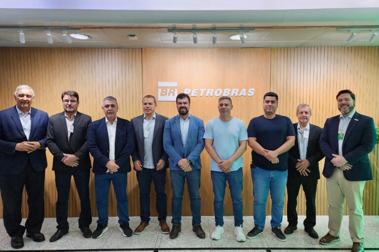 Frederico Paes participa de visita técnica à Petrobras em Macaé e destaca investimentos na Bacia de Campos