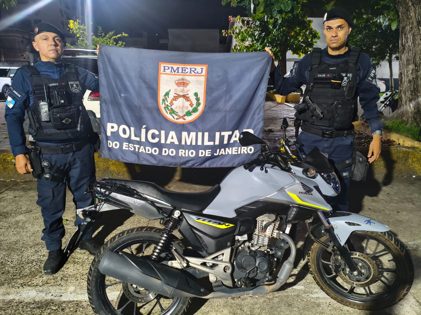 Motocicleta roubada é encontrada escondida em motel desativado às margens da BR-101, em Campos